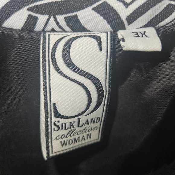 Silkland Black and White Geometric Coat - Picture 8 of 8